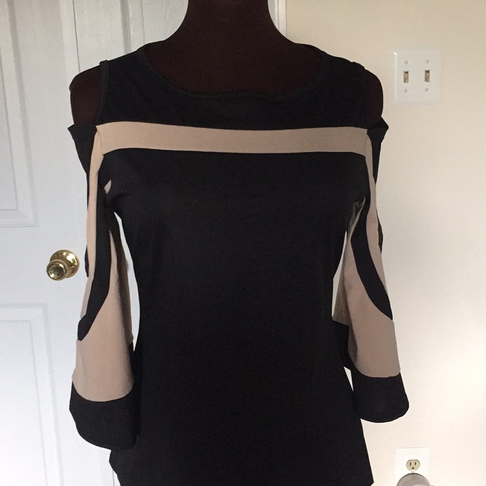 Elegant Black and Cream Women's Blouse - Picture 2 of 6